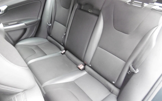 Volvo V60 cena 38900 przebieg: 274213, rok produkcji 2015 z Nowe Warpno małe 781